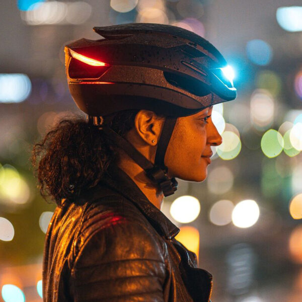 Lumos-Ultra-Bike-Helmet-Lifestyle-Shot